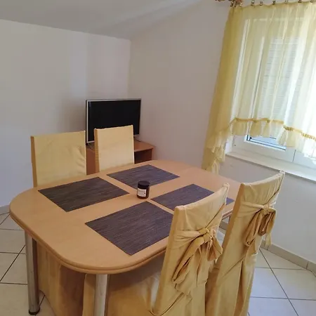 Lucija Daire Brodarica (Sibenik-Knin)